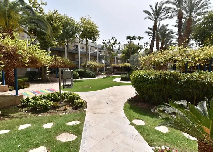 דירת גן דלוקס-Deluxe Garden Apartment by CRWON